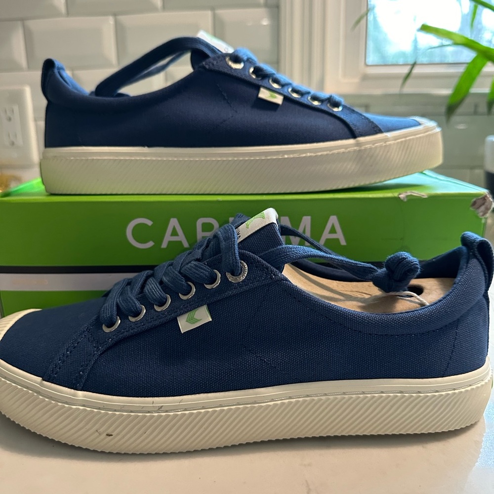 Cariuma Sneaker OCA Low Shadow Blue Canvas Size 9 Men/10.5 Women Unisex Sizing